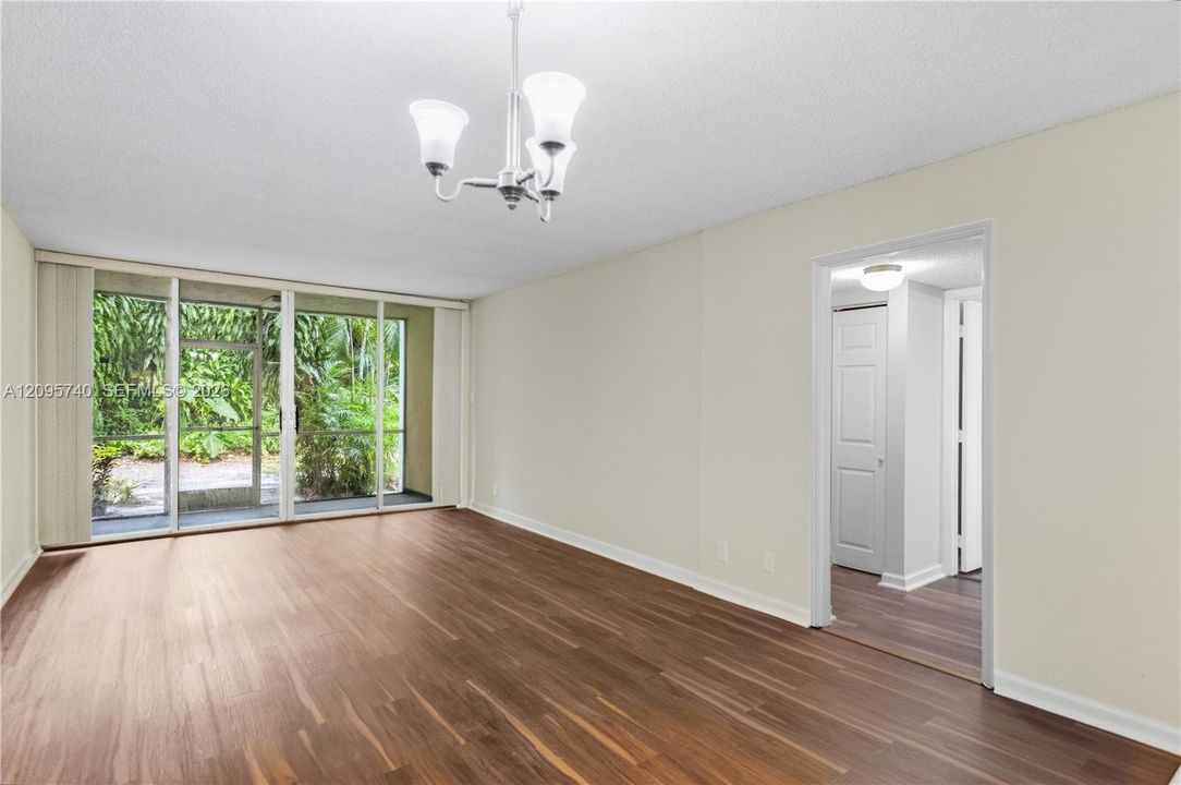 For Sale: $219,000 (2 beds, 2 baths, 960 Square Feet)