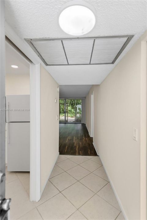 For Sale: $219,000 (2 beds, 2 baths, 960 Square Feet)