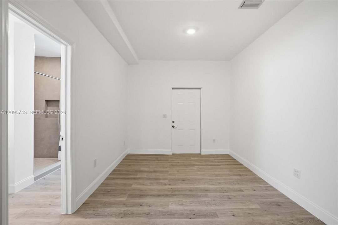 For Rent: $3,800 (3 beds, 2 baths, 1456 Square Feet)