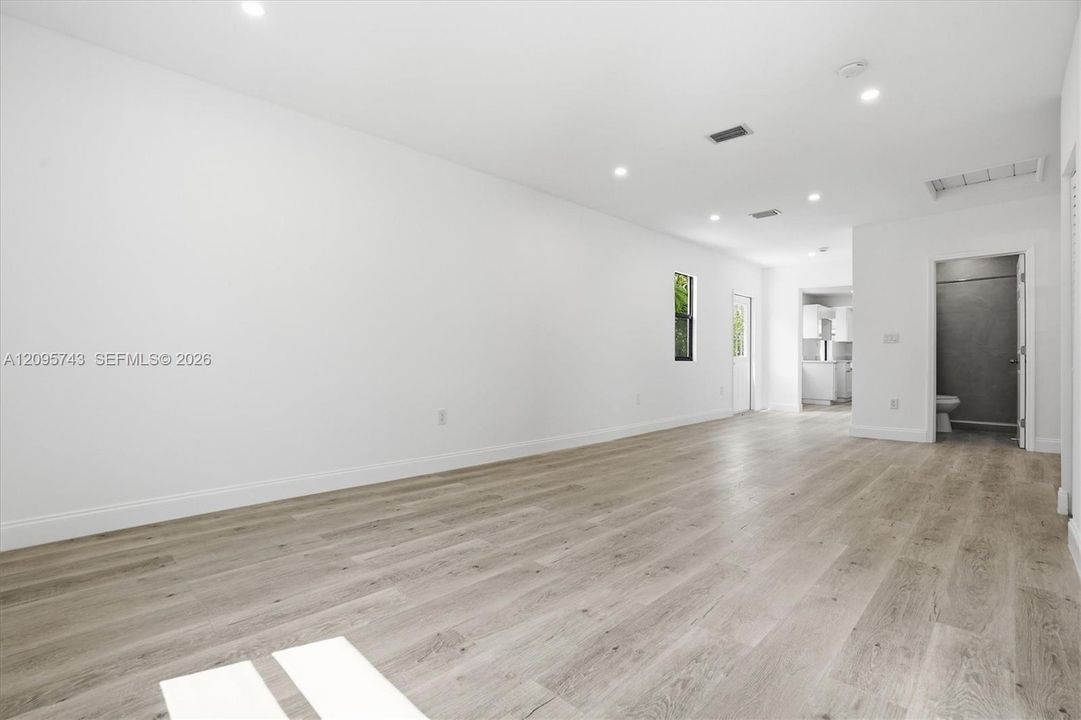 For Rent: $3,800 (3 beds, 2 baths, 1456 Square Feet)