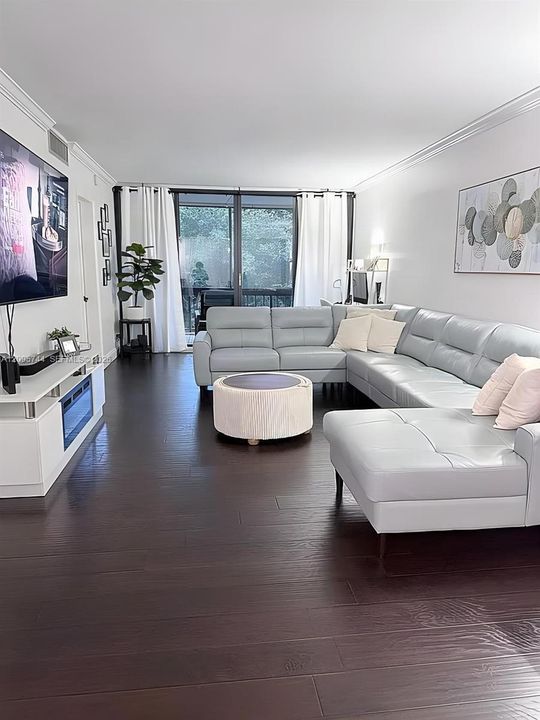 En Venta: $290,000 (3 camas, 2 baños, 1330 Pies cuadrados)