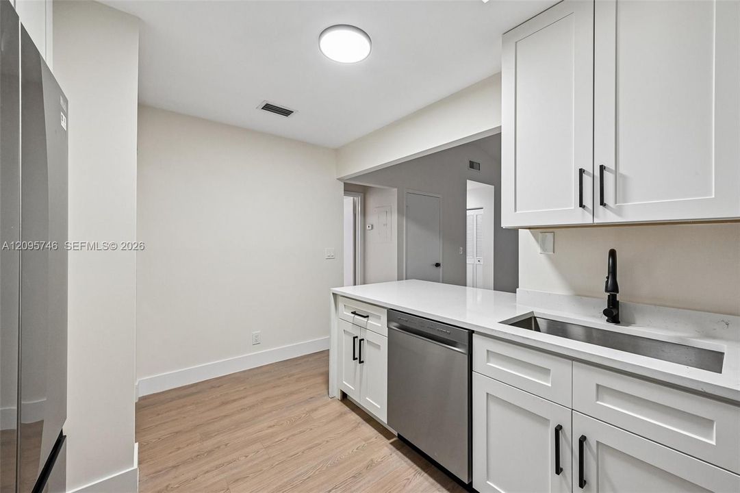For Sale: $254,900 (2 beds, 2 baths, 1029 Square Feet)