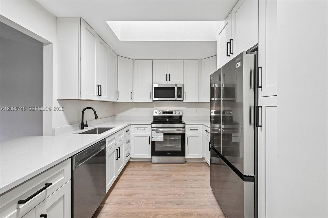 For Sale: $254,900 (2 beds, 2 baths, 1029 Square Feet)