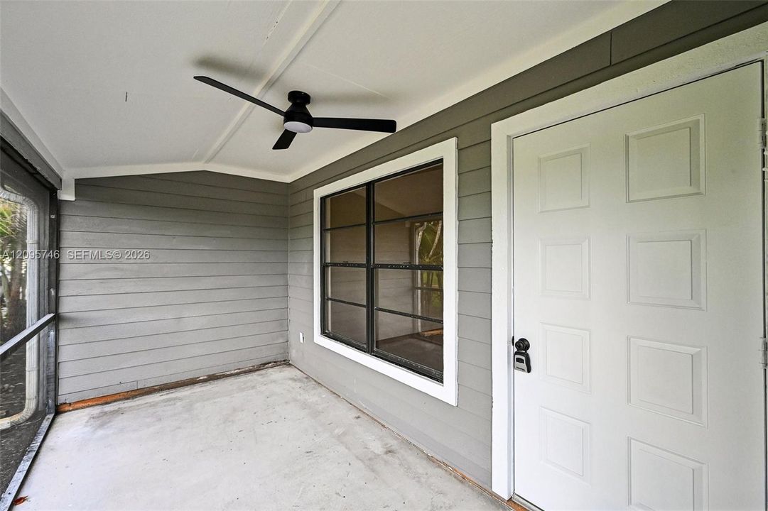 For Sale: $254,900 (2 beds, 2 baths, 1029 Square Feet)
