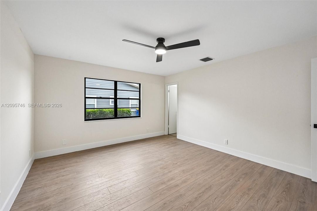 For Sale: $254,900 (2 beds, 2 baths, 1029 Square Feet)