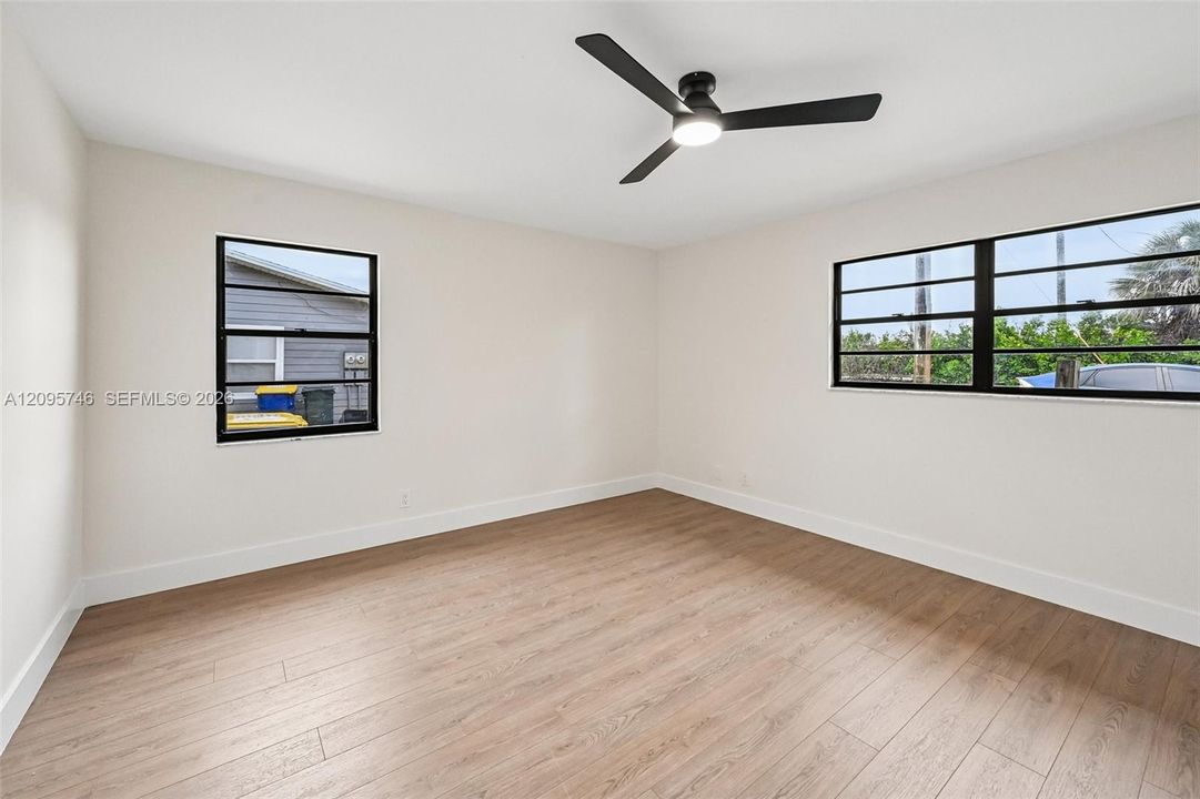 For Sale: $254,900 (2 beds, 2 baths, 1029 Square Feet)