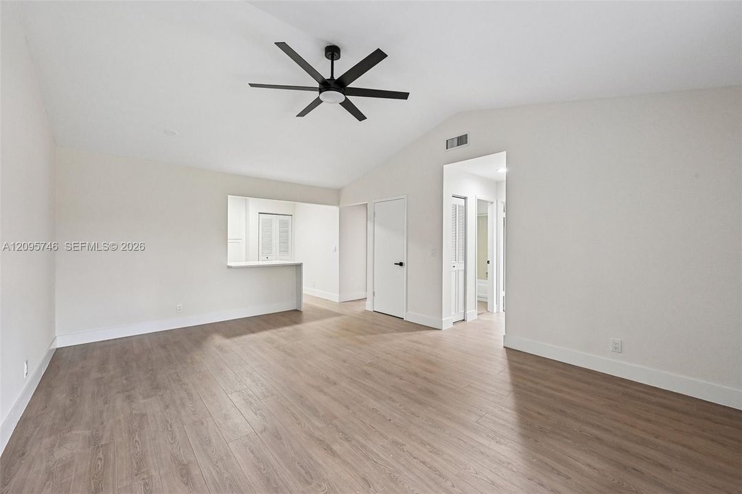 For Sale: $254,900 (2 beds, 2 baths, 1029 Square Feet)