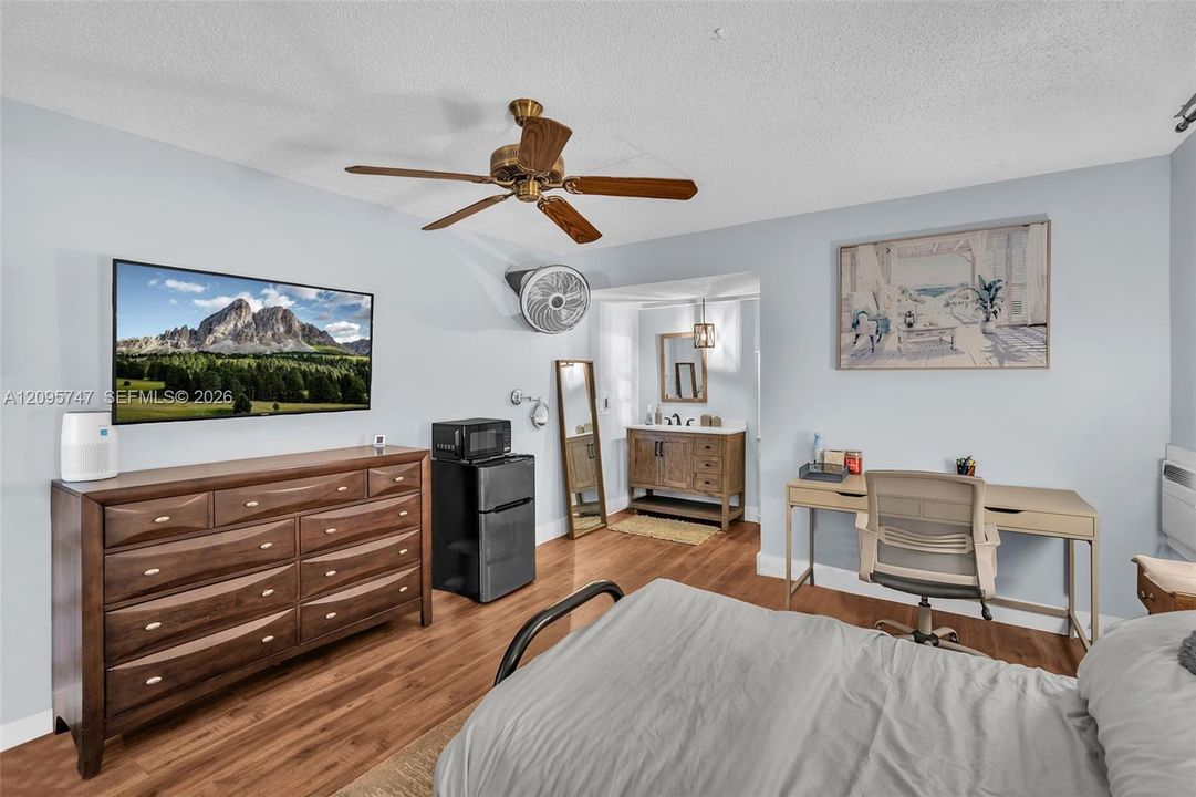 For Sale: $531,000 (2 beds, 2 baths, 1537 Square Feet)