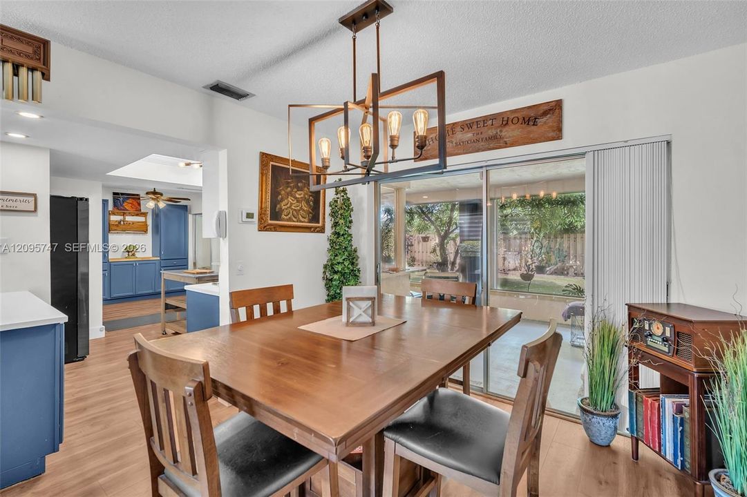 For Sale: $531,000 (2 beds, 2 baths, 1537 Square Feet)
