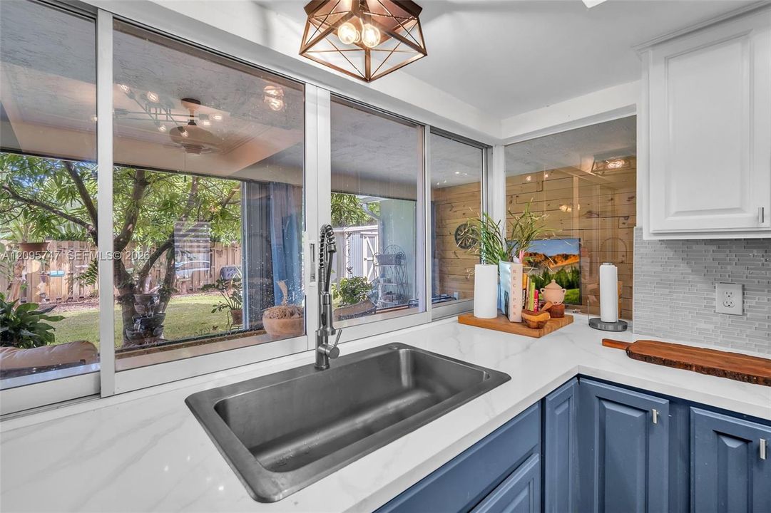 For Sale: $531,000 (2 beds, 2 baths, 1537 Square Feet)
