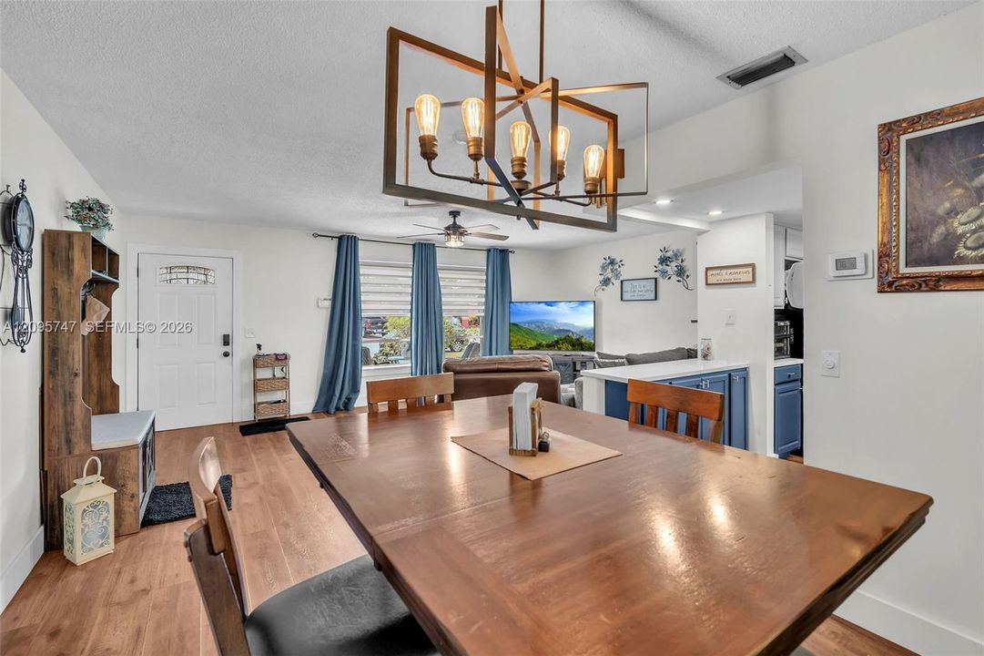 For Sale: $531,000 (2 beds, 2 baths, 1537 Square Feet)