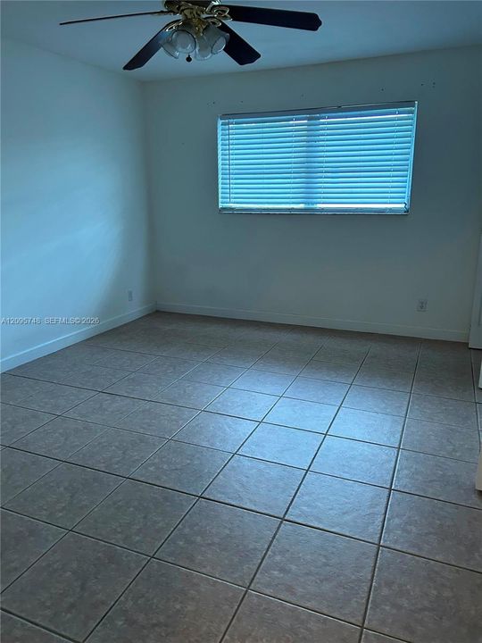 For Rent: $1,800 (1 beds, 1 baths, 740 Square Feet)