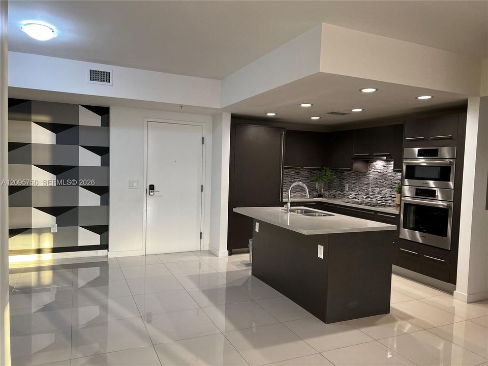 For Rent: $3,100 (2 beds, 2 baths, 1130 Square Feet)