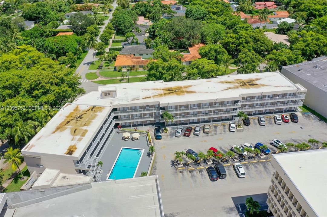На продажу: $330,000 (2 спален, 2 ванн, 748 Квадратных фут)