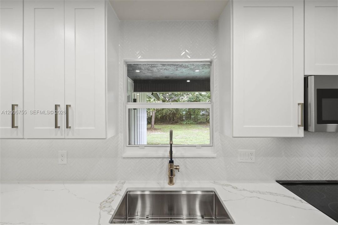 En Venta: $649,900 (3 camas, 2 baños, 1659 Pies cuadrados)