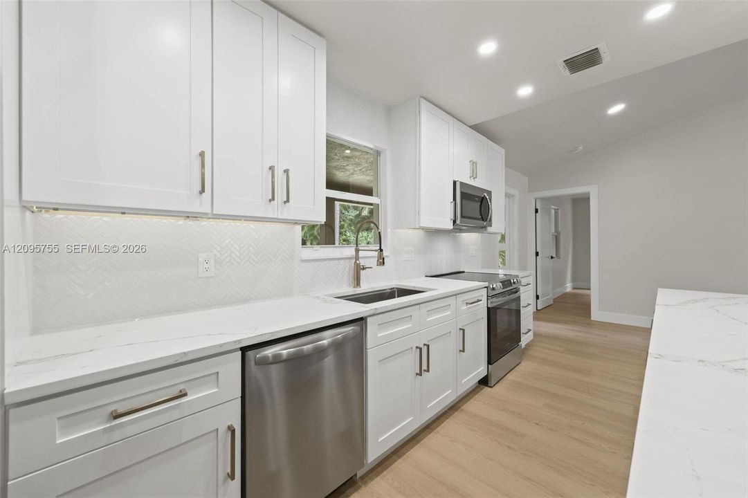 En Venta: $649,900 (3 camas, 2 baños, 1659 Pies cuadrados)