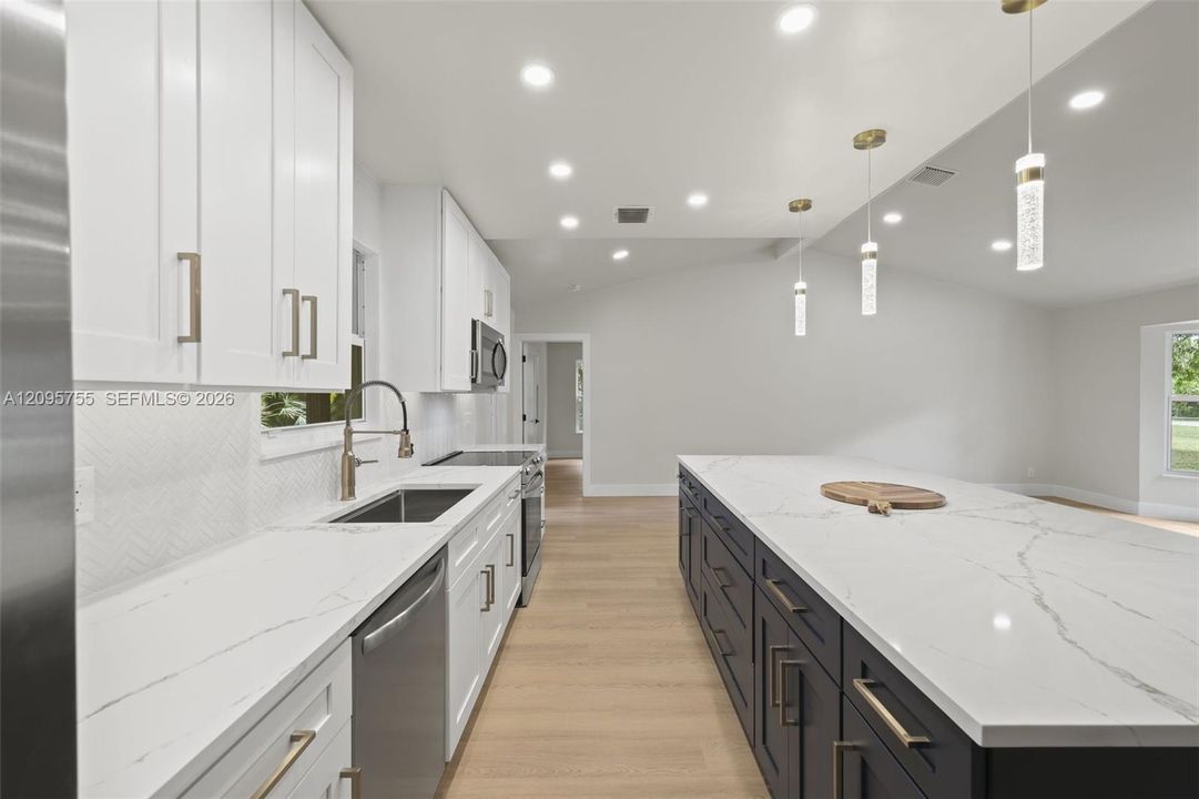 En Venta: $649,900 (3 camas, 2 baños, 1659 Pies cuadrados)