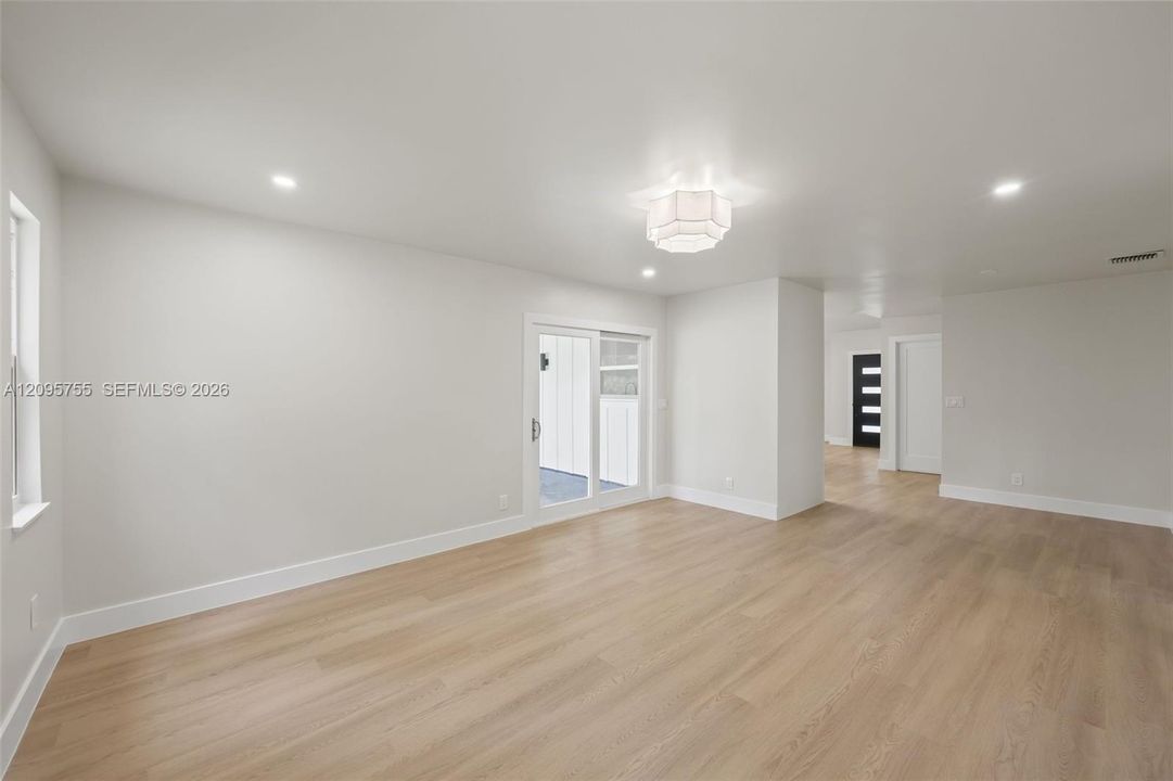 En Venta: $649,900 (3 camas, 2 baños, 1659 Pies cuadrados)
