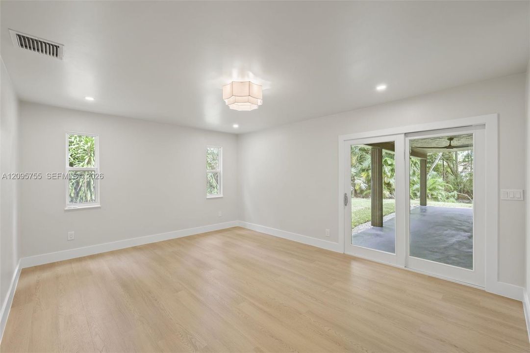 En Venta: $649,900 (3 camas, 2 baños, 1659 Pies cuadrados)