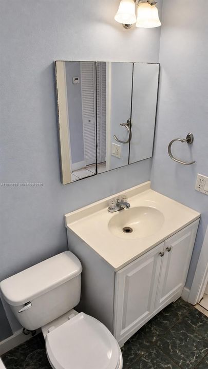 For Rent: $2,100 (2 beds, 2 baths, 812 Square Feet)