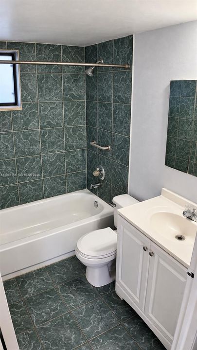 For Rent: $2,100 (2 beds, 2 baths, 812 Square Feet)