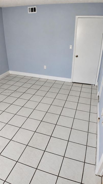 For Rent: $2,100 (2 beds, 2 baths, 812 Square Feet)