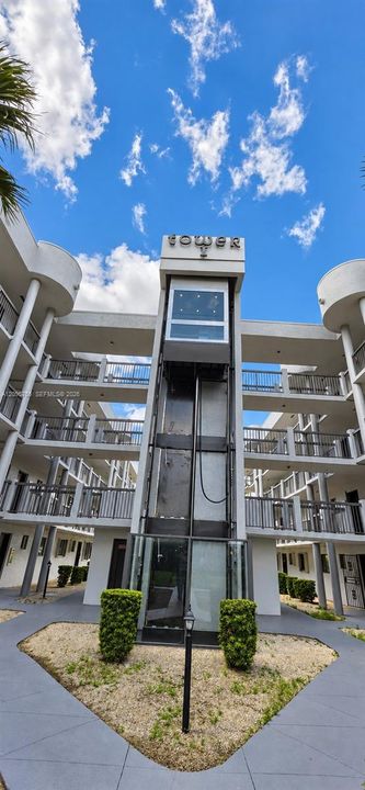For Rent: $2,100 (2 beds, 2 baths, 812 Square Feet)