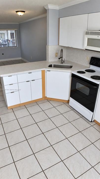 For Rent: $2,100 (2 beds, 2 baths, 812 Square Feet)
