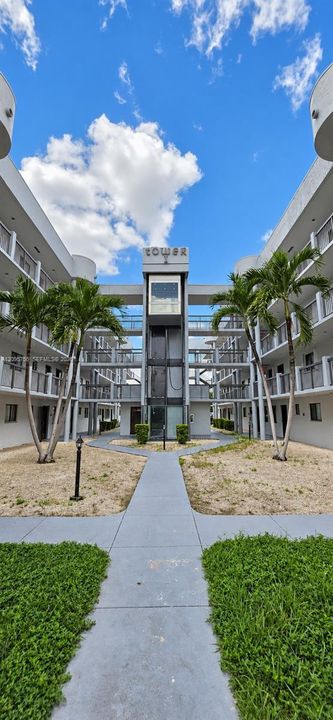 For Rent: $2,100 (2 beds, 2 baths, 812 Square Feet)