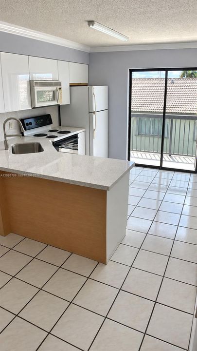 For Rent: $2,100 (2 beds, 2 baths, 812 Square Feet)