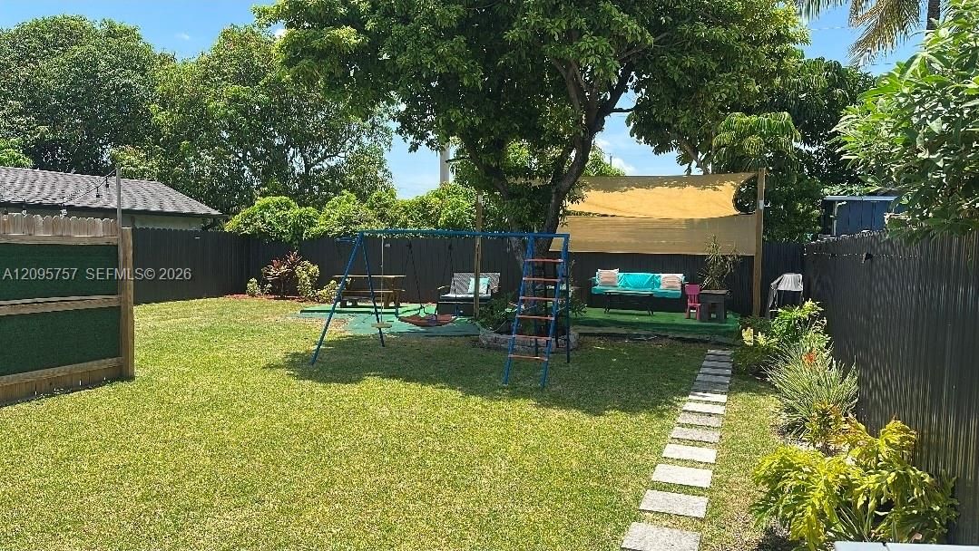 For Sale: $800,000 (0 beds, 0 baths, 1424 Square Feet)