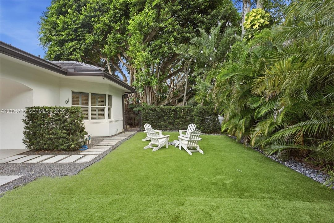 For Sale: $4,750,000 (5 beds, 5 baths, 4710 Square Feet)