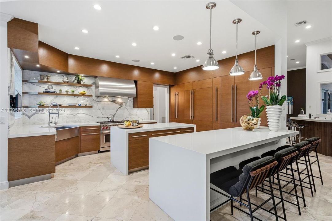 For Sale: $4,750,000 (5 beds, 5 baths, 4710 Square Feet)