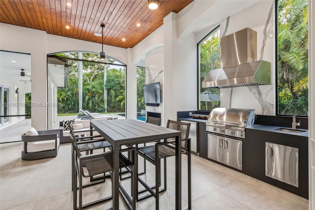 For Sale: $4,750,000 (5 beds, 5 baths, 4710 Square Feet)