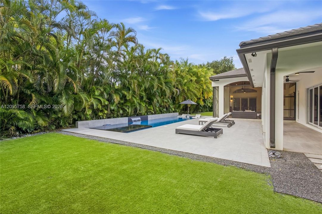 For Sale: $4,750,000 (5 beds, 5 baths, 4710 Square Feet)