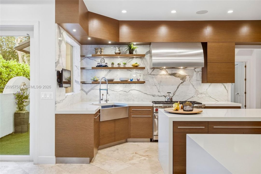 For Sale: $4,750,000 (5 beds, 5 baths, 4710 Square Feet)