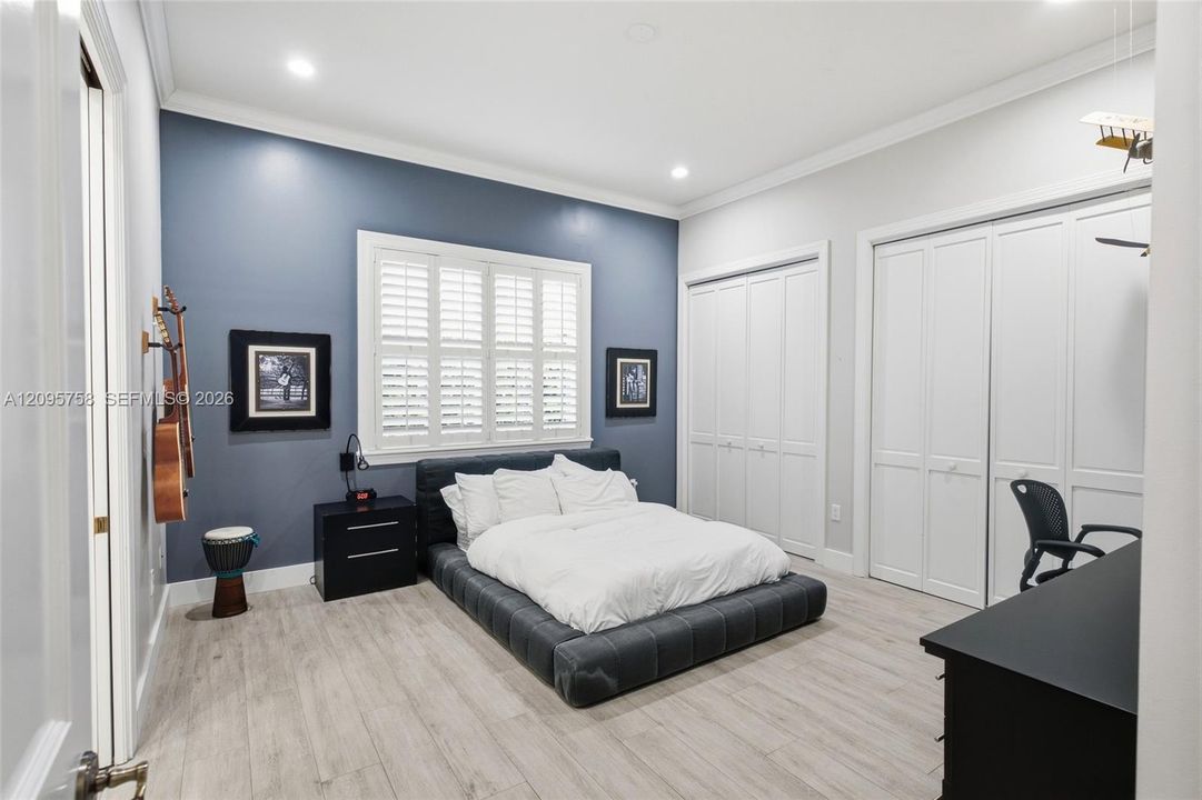 For Sale: $4,750,000 (5 beds, 5 baths, 4710 Square Feet)