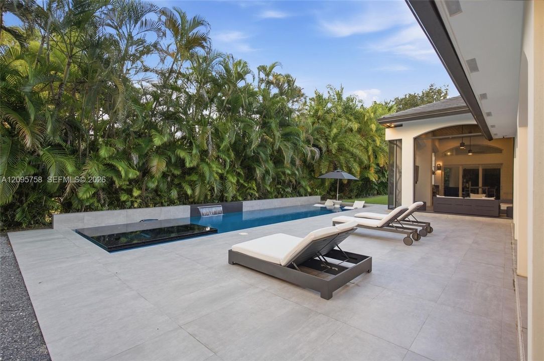 For Sale: $4,750,000 (5 beds, 5 baths, 4710 Square Feet)