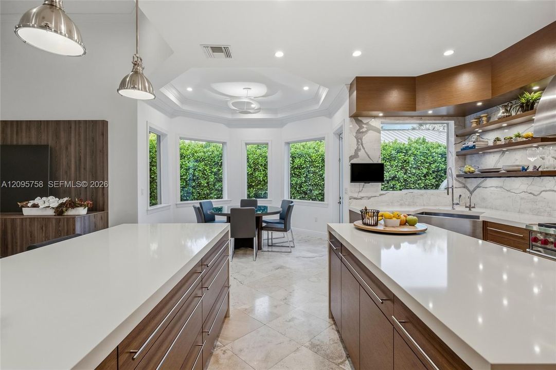 For Sale: $4,750,000 (5 beds, 5 baths, 4710 Square Feet)