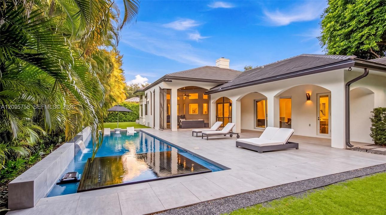For Sale: $4,750,000 (5 beds, 5 baths, 4710 Square Feet)