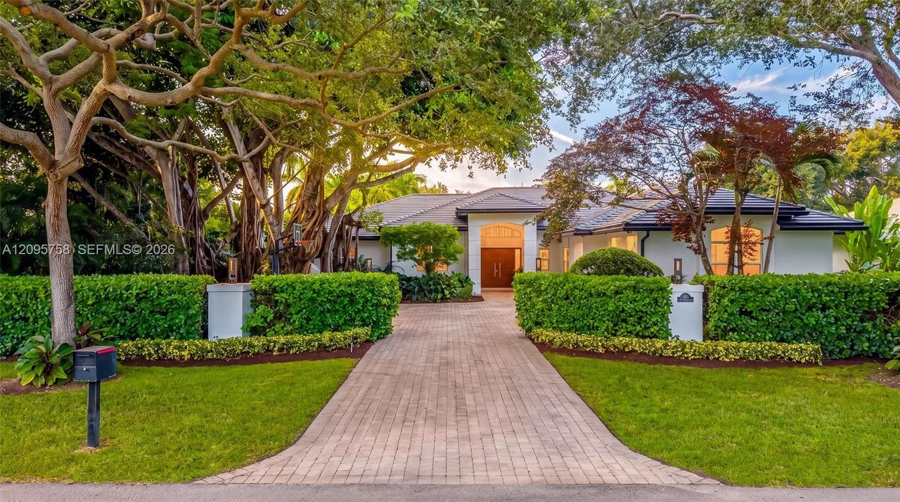 For Sale: $4,750,000 (5 beds, 5 baths, 4710 Square Feet)