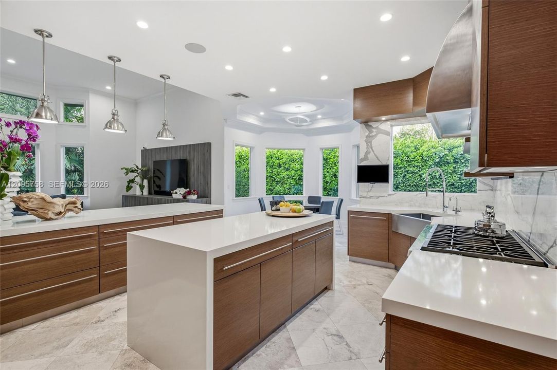 For Sale: $4,750,000 (5 beds, 5 baths, 4710 Square Feet)