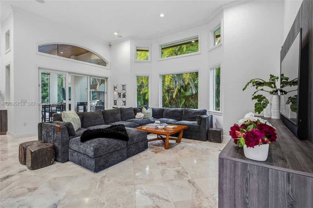 For Sale: $4,750,000 (5 beds, 5 baths, 4710 Square Feet)