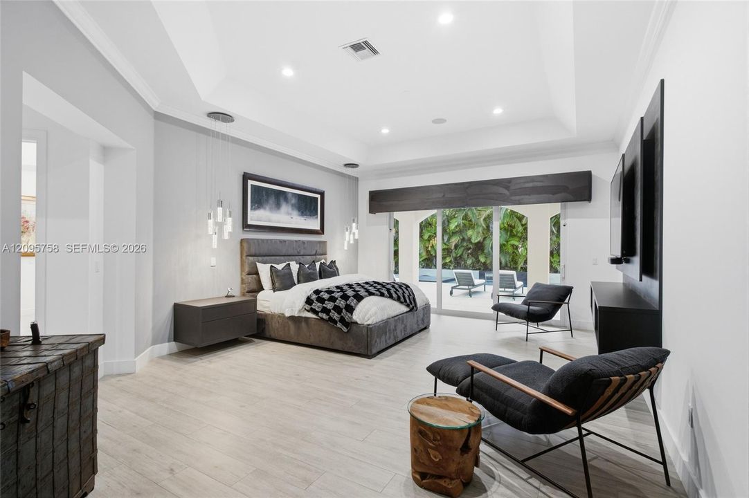 For Sale: $4,750,000 (5 beds, 5 baths, 4710 Square Feet)