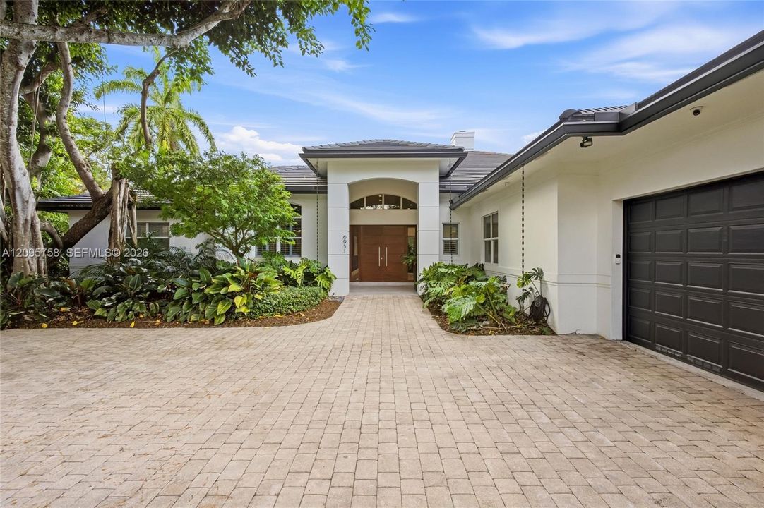 For Sale: $4,750,000 (5 beds, 5 baths, 4710 Square Feet)