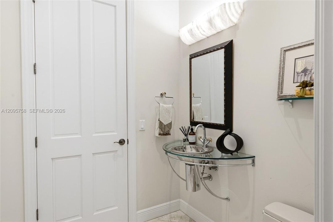 For Sale: $4,750,000 (5 beds, 5 baths, 4710 Square Feet)