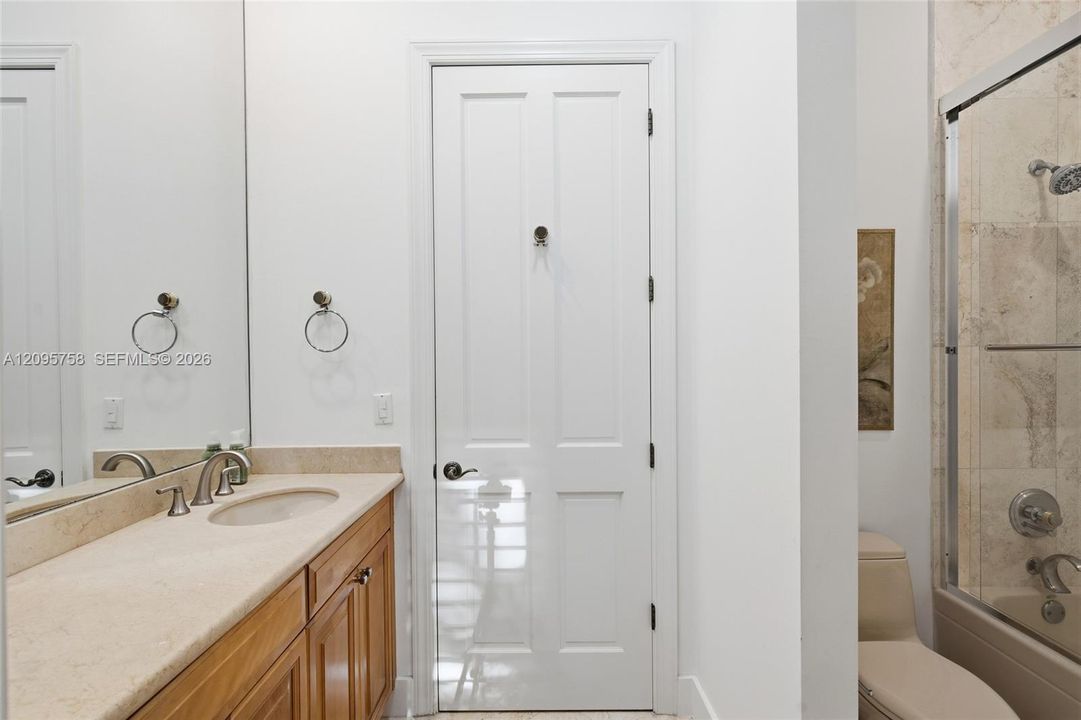 For Sale: $4,750,000 (5 beds, 5 baths, 4710 Square Feet)