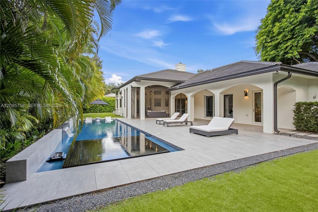 For Sale: $4,750,000 (5 beds, 5 baths, 4710 Square Feet)