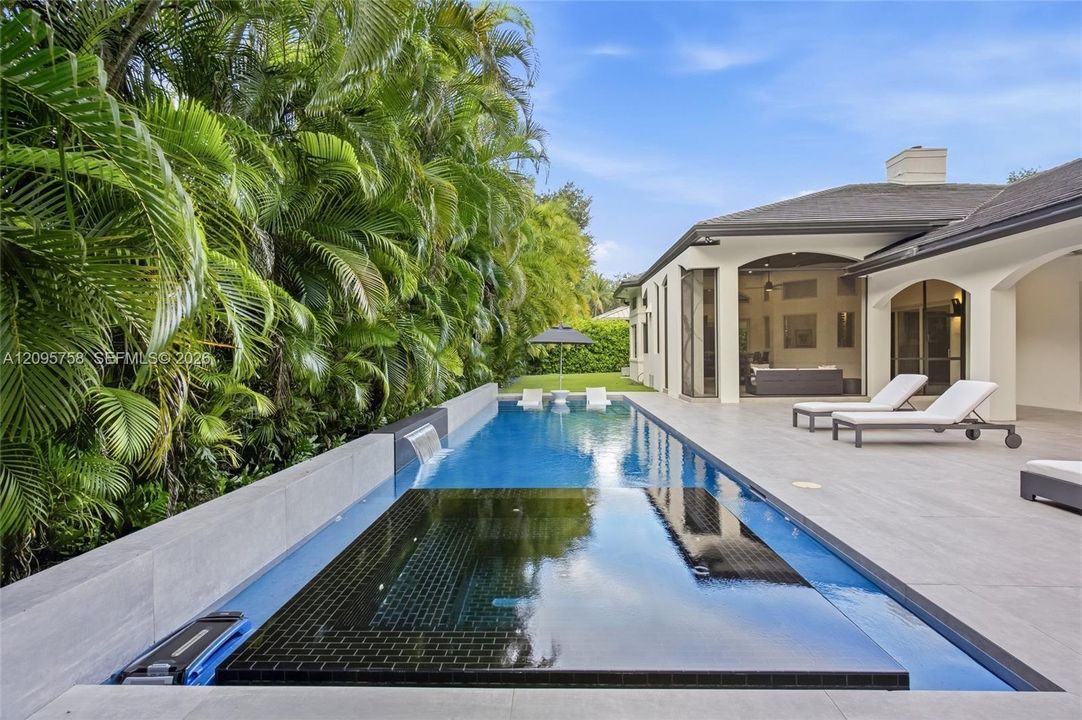 For Sale: $4,750,000 (5 beds, 5 baths, 4710 Square Feet)