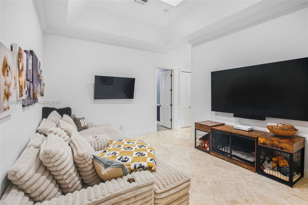 For Sale: $4,750,000 (5 beds, 5 baths, 4710 Square Feet)